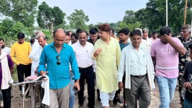 Photo of बाढ़ प्रभावित किसानो को फसल का मुआवजा दिलाने में प्रशासन करे पूरा सहयोग – गौरव सिंह पारधी विधायक कटंगी! बाढ़ प्रभावित ग्राम किन्ही,भौरगढ़,मोवाड़,सहित अन्य ग्रामो का किया दौरा