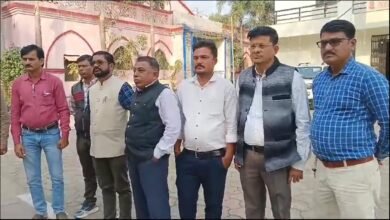 Photo of चरेगांव धान केंद्र प्रभारी की आत्महत्या का मामला, सहकारी कर्मचारी महासंघ ने बताई समस्याएं और मृतक के परिजनों को सहायता की करी मांग