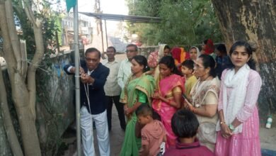 Photo of बालाघाट नगर के वार्ड 11 के आंगनवाड़ी बाल शिक्षा केंद्र में पार्षद सरिता महेंद्र उईके ने फराया झंडा