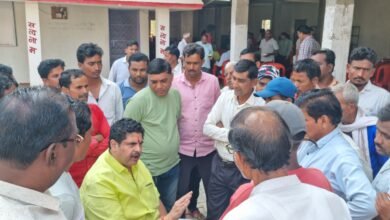 Photo of किसानों की 12 घँटे बिजली की मांग पर, विधायक विनोद अग्रवाल ने मुख्यमंत्री फड़नवीस को किया SMS, मुख्यमंत्री ने रिप्लाई कर किया OK