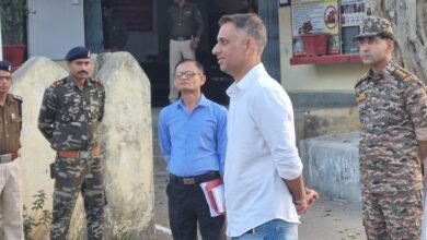 Photo of पुलिस अधीक्षक बालाघाट श्री नगेंद्र सिंह ने किया थाना लामता का निरीक्षण पुलिस अधीक्षक श्री नगेंद सिंह द्वारा थाना लामता मे पुलिस नक्सल मुठभेड मे शहीद हुए पूर्व थाना प्रभारी लामता स्व श्री रक्षित शुक्ला एवं आर. श्री कोमल चौधरी को श्रद्धांजली अर्पित की