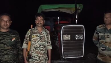 Photo of अवैध रेत उत्खनन पर खैरलांजी पुलिस की ताबड़तोड़ कार्यवाही,  रेत का परिवहन करते 03 ट्रैक्टर ट्रॉली जब्त, कुल कीमती लगभग ₹ 18 लाख।