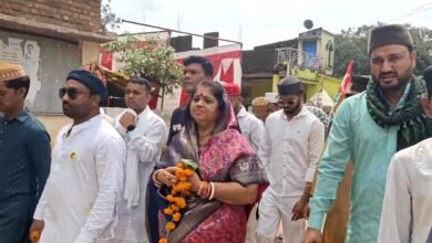 Photo of शानो शौकत के साथ मनाया गया भरवेली में जश्ने ईद मिलादुन्नबी!  जश्ने ईद मिलादुन नबी के इस जुलूसे मोहम्मदी में बालाघाट विधायक अनुभा मुंझारे भी हुई शामिल और मुस्लिम भाइयों को मुबारकबाद पेश की।