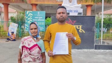 Photo of दादी और पोते ने दिए कलेक्टर को 7 दिवस भीतर कार्यवाही का अल्टीमेटम! कार्यवाही नहीं होने पर बसना के शहीद वीर नारायण सिंह चौक में करेंगे अनिश्चितकालीन आमरण अनशन।