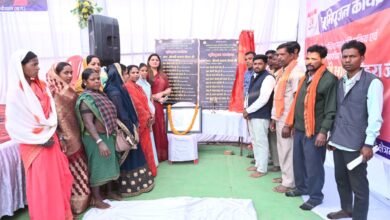 Photo of पंडरिया विधानसभा के आदिवासी बाहुल्य वनांचल क्षेत्रों में विकास की तेज रफ्तार, विधायक भावना बोहरा ने ₹14.58 लागत की 3 सड़क निर्माण कार्य का किया भूमिपूजन!