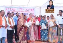 Photo of ग्राम रामपुर में एक दिवसीय कृषक प्रशिक्षण का हुआ आयोजन, पंडरिया विधायक श्रीमती भावना बोहरा ने कृषकों को उन्नत तकनीक के साथ-साथ जल संरक्षण, प्राकृतिक खेती अपनाने प्रेरित किया, किसानों को वैज्ञानिक खेती की तकनीकों की दी गई जानकारी ।