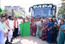 Photo of उन्नत पशुपालन एवं डेयरी प्रबंधन सीखने बनासकाठा गुजरात रावाना हुए कबीरधाम जिले के पशुपालक और बिहान की दीदियां,  उपमुख्यमंत्री श्री विजय शर्मा ने शैक्षणिक भ्रमण के लिए बस को दिखाई हरी झंडी।