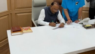 Photo of शहर में सिंधी समाज के 500 से अधिक मकानों- दुकानों व टैंकपार्क दुकानों सहित अब मुफ्त में मिलेगा मालिकाना हक! विधायक विनोद अग्रवाल के सतत प्रयत्न से सिंधी समाज को बड़ी राहत।