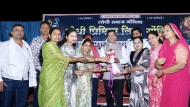 Photo of लोधी प्रीमियर लीग गोंदिया में राज्यमंत्री, सांसद, विधायक, नगराध्यक्ष सहित कई दिग्गज नेताओं की रही गरिमामय उपस्थित, भव्यता के साथ हुआ शुभारंभ और रोमांचक एवं उत्साह भरा हुआ समापन!