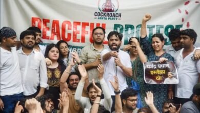 Photo of कॉकरोच जनता पार्टी का आंदोलन शांतिपूर्ण तरीके से हुआ सफल, बना चर्चा का विषय