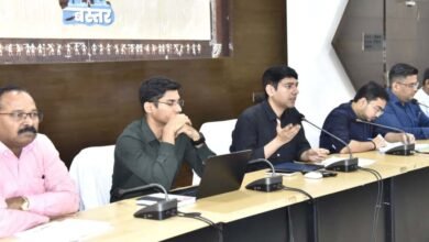 Photo of खाद की कालाबाजारी और गुणवत्ता पर सख्ती, दो दिन में सभी खाद दुकानों का करें निरीक्षण कलेक्टर श्री आकाश छिकारा।समय-सीमा की बैठक में कलेक्टर ने विभागीय कार्यों की समीक्षा कर दिए आवश्यक निर्देश।